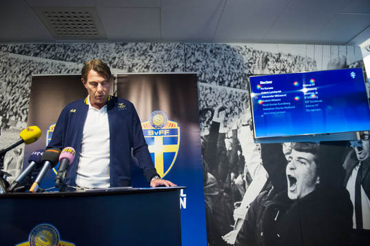 Förbundskapten Håkan Ericson presenterar OS-truppen som