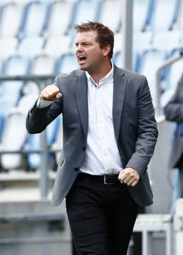 Norrköpings tränare Jens Gustafsson reagerar