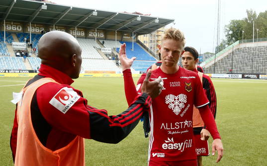 Östersunds spelare jublar