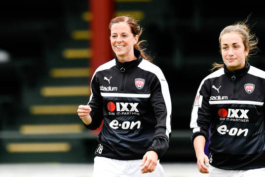 Rosengårds Lotta Schelin och Edina Filekovic  före