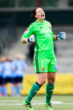 Djurgårdens målvakt Gudbjörg Gunnarsdottir jublar