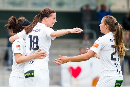 Rosengårds Lotta Schelin jublar med Ella Masar och Lieke