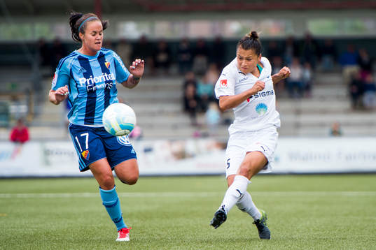 Djurgårdens Sandra Lindkvist och Rosengårds Alexandra