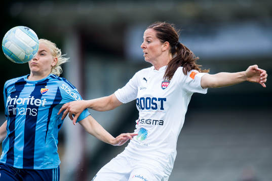 Djurgårdens Sofia Nilsson och Rosengårds Lotta Schelin