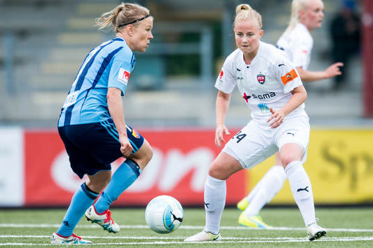 Djurgårdens Katrin Schmidt och Rosengårds Ebba Wieder