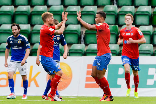 Helsingborgs Martin Christensen och Tyrell Rusike jublar