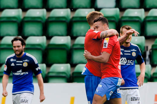 Helsingborgs Martin Christensen och Tyrell Rusike jublar