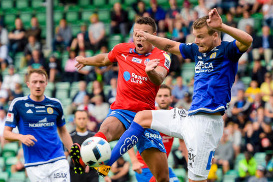 Helsingborgs Tyrell Rusike och Sundsvalls Eric Larsson