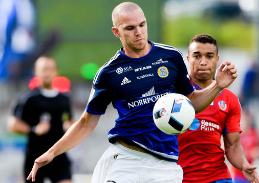 Sundsvalls Marcus Danielson och Helsingborgs Tyrell Rusike