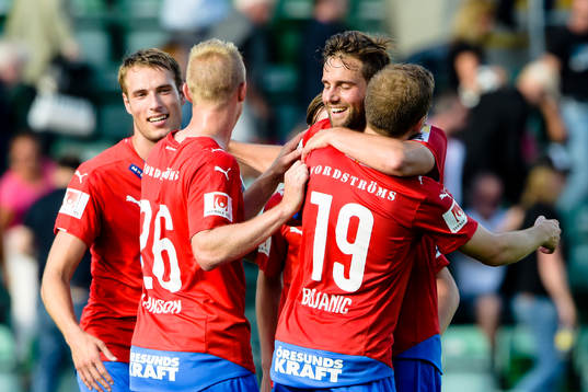 Helsingborgs Mikael Dahlberg  jublar