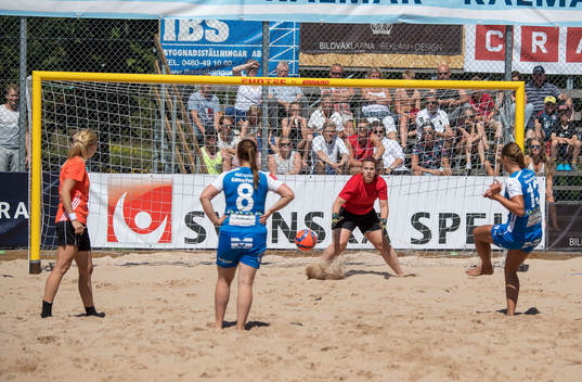 Kalmars Kajsa Möller gör 2-1 målet på Hammarbys