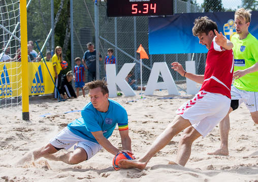 Bemannias inhoppade målvakt Martin Bruzelius räddar