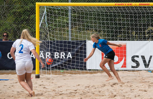 Vetlandas Petronella Lindström görr 2-2 målet på