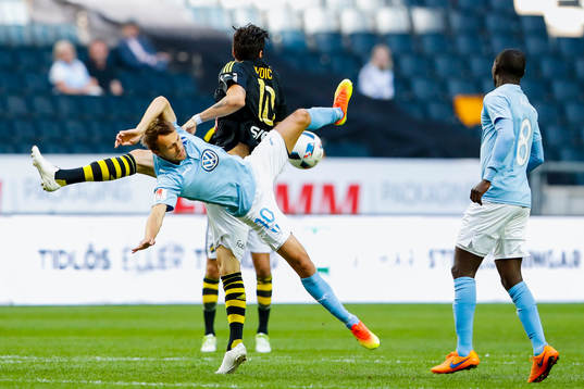 s Denni Avdic och Malmö FFs Magnus Wolff Eikrem