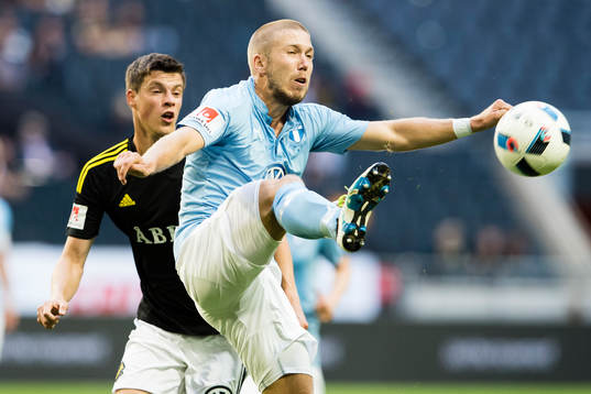 s Sauli Väisänen och Malmö FFs Anton Tinnerholm