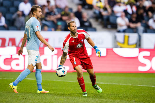 Malmö FFs Kari Arnason och målvakt Johan Wiland