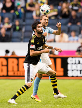 s Denni Avdic i en nickduell med Malmö FFs Wolff Eikrem