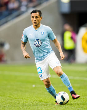Malmö FFs Yoshimar Yotún med bollen