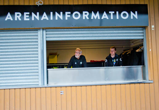 Två från Örebros personal arbetar i arenainformationen
