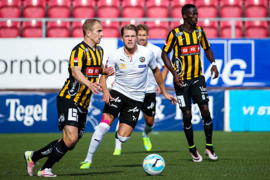 Häckens Kari Arkivuo och Örebros Martin Broberg