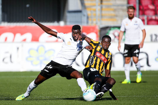 Häckens Demba Savage och Örebros Maic Sema