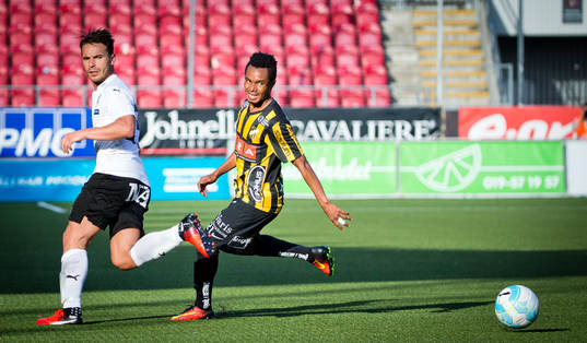 Häckens Nasiru Mohammed och Örebros Nordin Gerzic