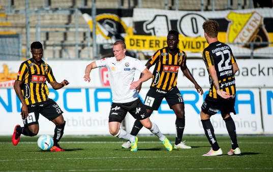 Häckens Mohammed Abubakari och Baba Mensha mot Örebros