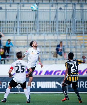 Örebros Daniel Nordmark och Häckens Nasiru Mohammed