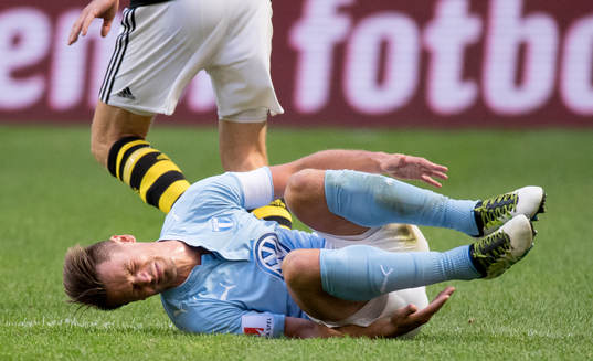 Malmö FFs Markus Rosenberg har ont grinar illa