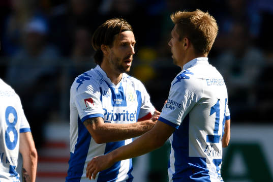 IFK Göteborgs Mattias Bjärsmyr jublar med Mikael Boman
