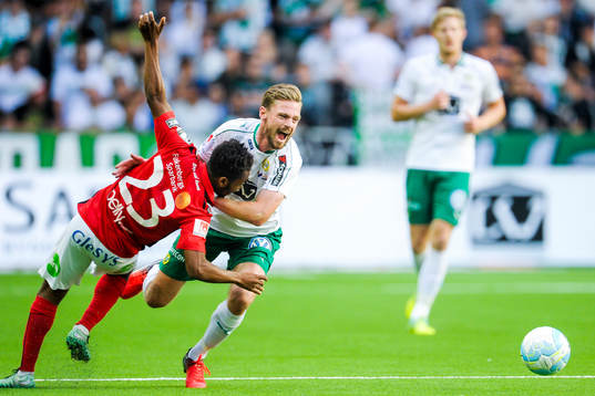 Hammarbys Arnor Smarason och Falkenbergs Enock Kwakwa
