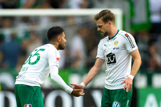 Hammarbys Arnor Smarason och Imad Khalili jublar