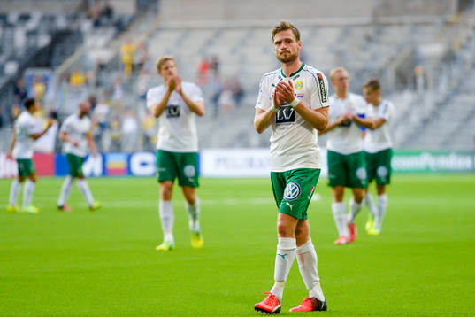 Hammarbys spelare blir utbuade när de tackar publiken