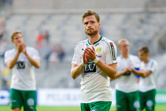 Hammarbys spelare blir utbuade när de tackar publiken