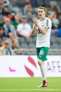 Hammarbys Birkir Már Saevarsson försöker peppa sina
