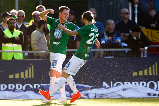 Jönköpings Tommy Thelin och Pawel Cibicki jublar