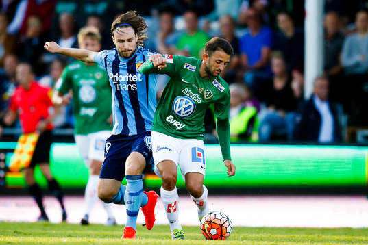 Djurgårdens Kevin Walker och Jönköpings Robert Gojani