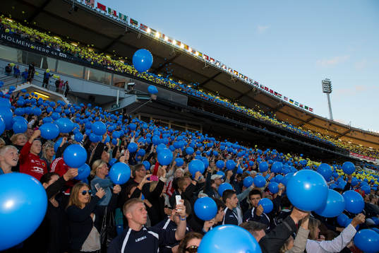 Publiken med ballonger