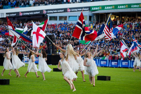 Dansare med flaggor