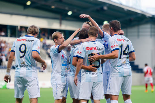 Gefles spelare jublar