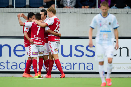 Kalmars spelare jublar