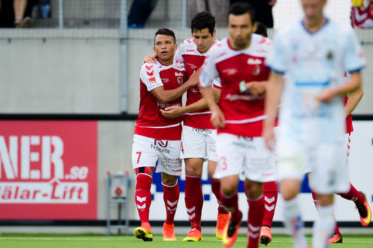 Kalmars  Ismael Silva Lima och Marko Biskupovic jublar