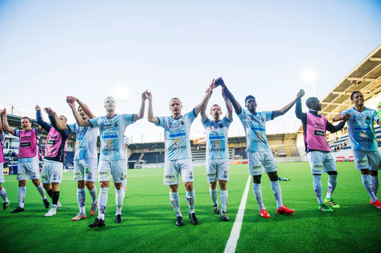 Gefles spelare jublar