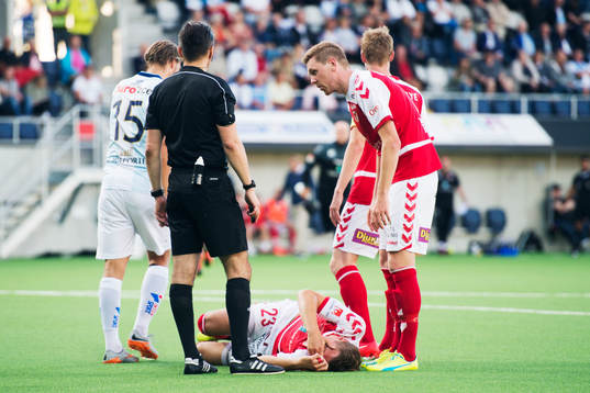 Kalmars Viktor Elm har ont