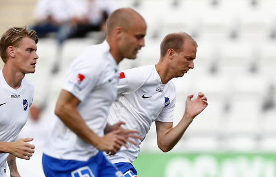 Norrköpings Daniel Sjölund och Andreas Johansson värmer