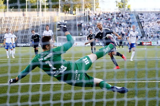 Rosenborgs Christian Gytkjær gör mål 0-1 förbi