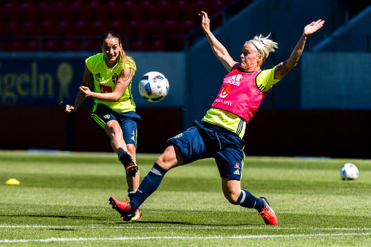 Kosovare Asllani och Nilla Fischer