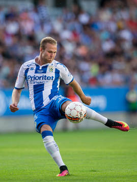 IFK Göteborgs Gustav Engvall skjuter ett skott