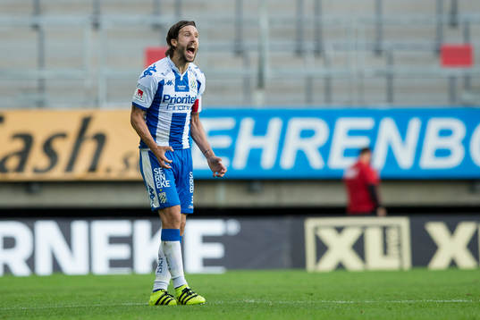 IFK Göteborgs lagkapten Mattias Bjärsmyr manar på sitt