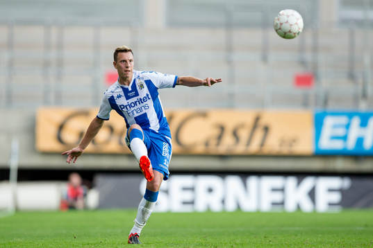 IFK Göteborgs Martin Smedberg Dalence slår ett inlägg